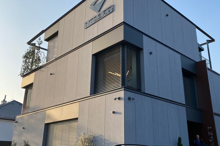 EQUITONE [Tectiva] Inteszt, Budapest