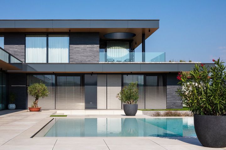 Fundermax Exterior Magánház fényes homlokzattal