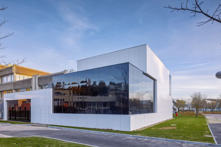 Fundermax Exterior Genesis irodaház